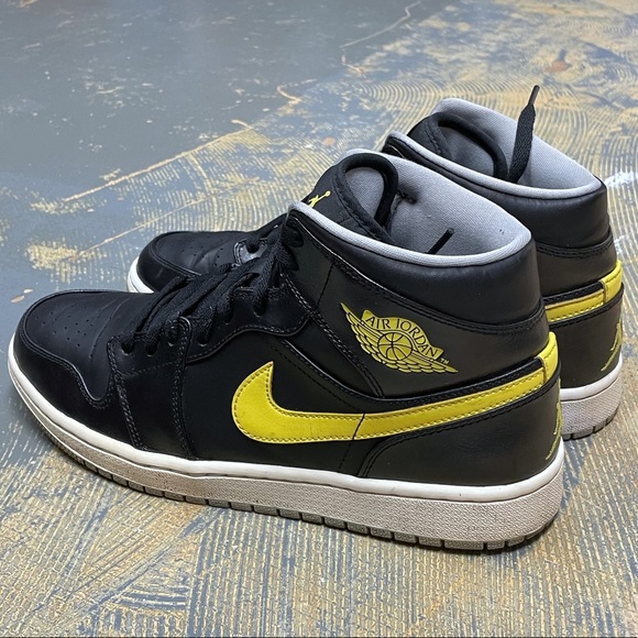 Nike Air Jordan 1 Mid Yellow 554724-070 10.5 Black - Picture 6 of 10